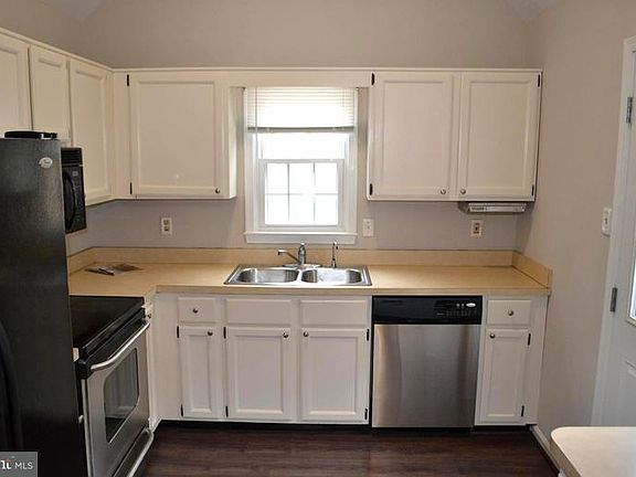 3rd image of 10742 Lake Point Ct