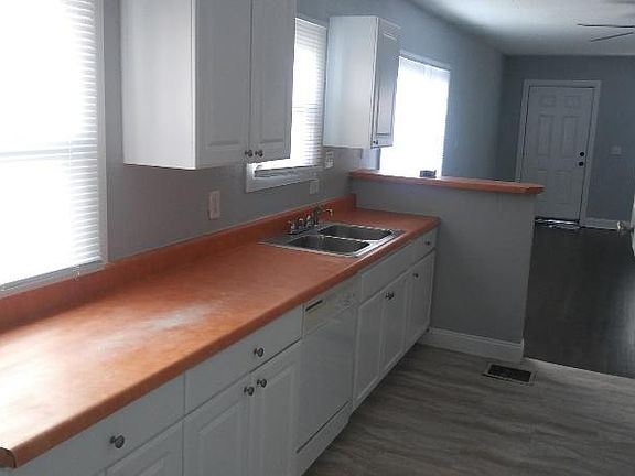 4th image of 3921 Myrtle Ave