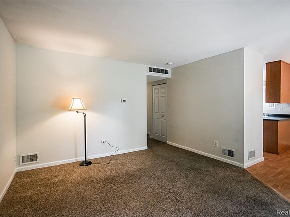 5th image of 27842 Lenox Ave
