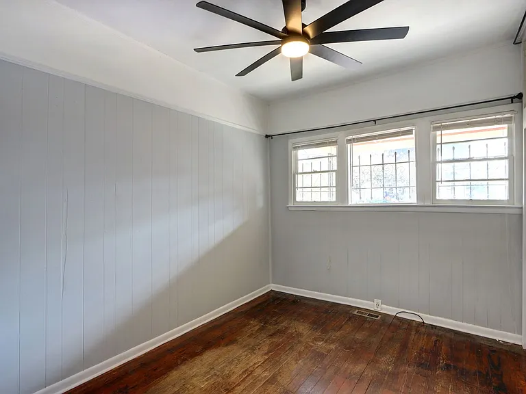730 E Anderson St — Photo 8