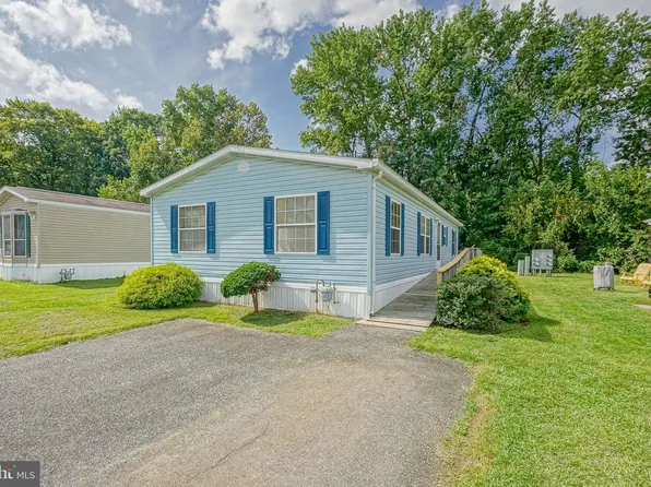 139 Robin Dr, Paulsboro, NJ 08066