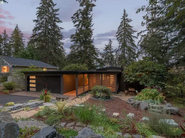 1935 Sylvan St, Eugene, OR 97403