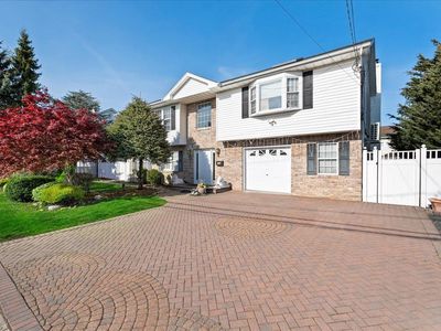 146 S 10th Street, Lindenhurst, NY, 11757