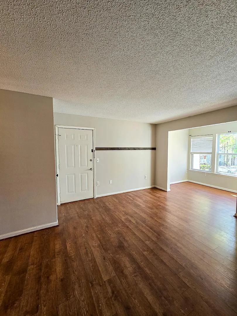 1 bed, 1.0 bath, 689 sqft, $1,195 — Photo 4