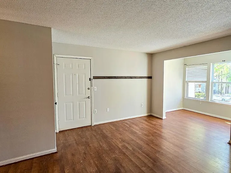 1300 Hillbrow Ln #203 — Photo 4