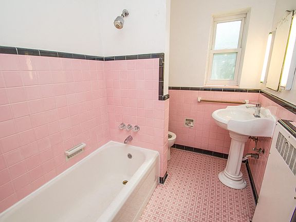 5th image of 2090 S Columbine St