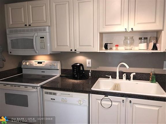 3rd image of 1040 SE 4th Ave APT 235