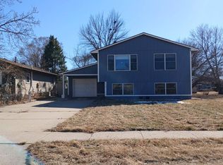 1113 E 14th St, Yankton, SD 57078