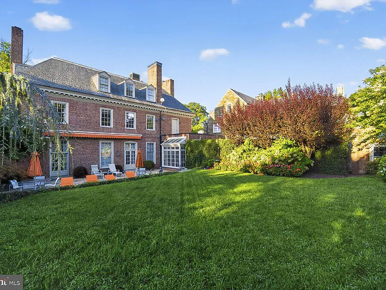 2310 Kalorama Rd NW — Photo 40