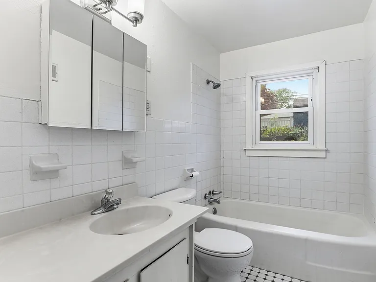 3430 Taylor St NE — Photo 8