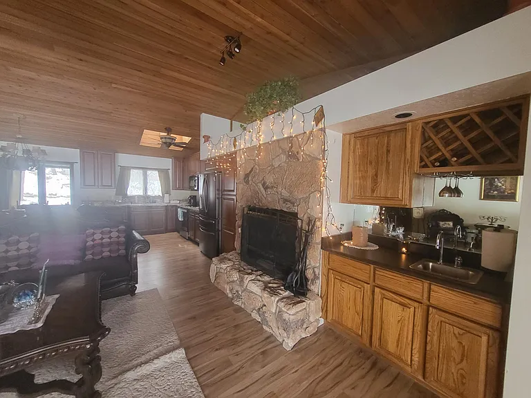 1261 N Edgewood St — Photo 32