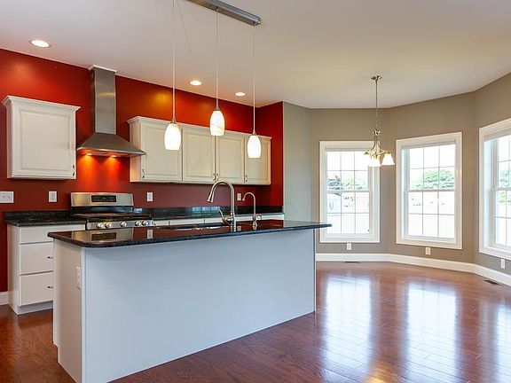 4th image of 37 Brookwood Hills Dr