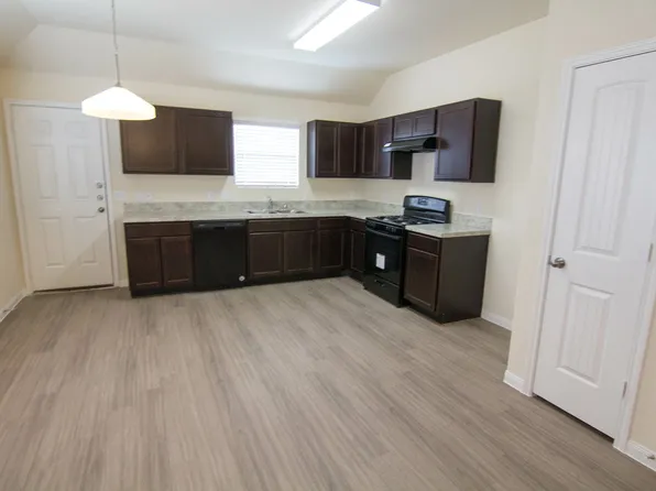 825 Canton Grass Ln, La Marque, TX 77568