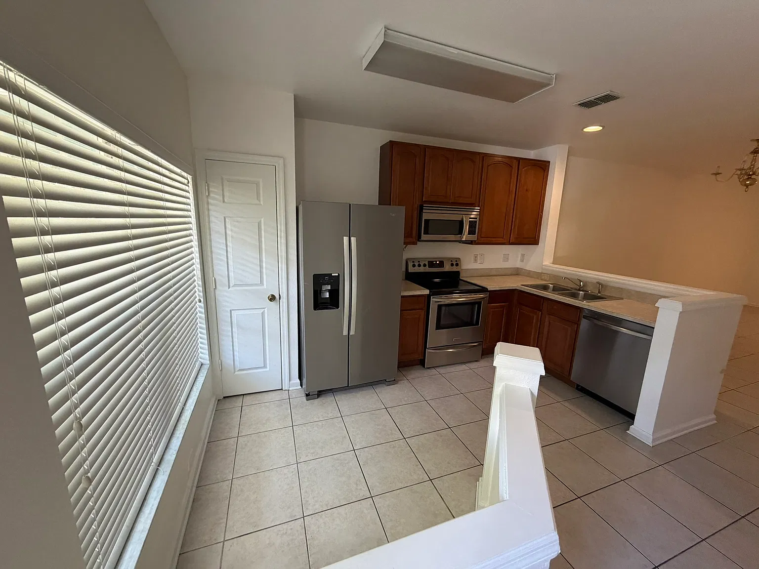 2 bed, 2.5 bath, 1078 sqft, $1,700 — Photo 2
