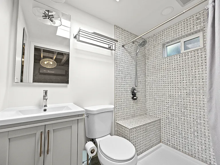 2100 Rose Villa St #A — Photo 10