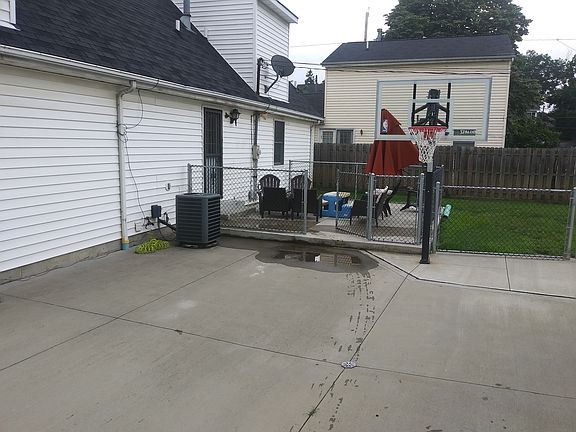 2nd image of 1482 E 114th St