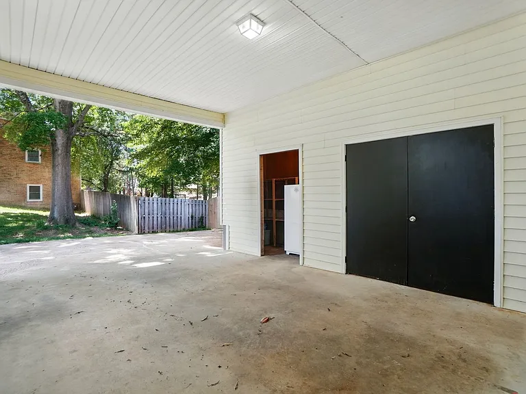 2413 Hoffman St — Photo 45