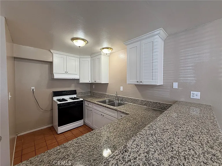 1134 W Stoneridge Ct #D — Photo 7