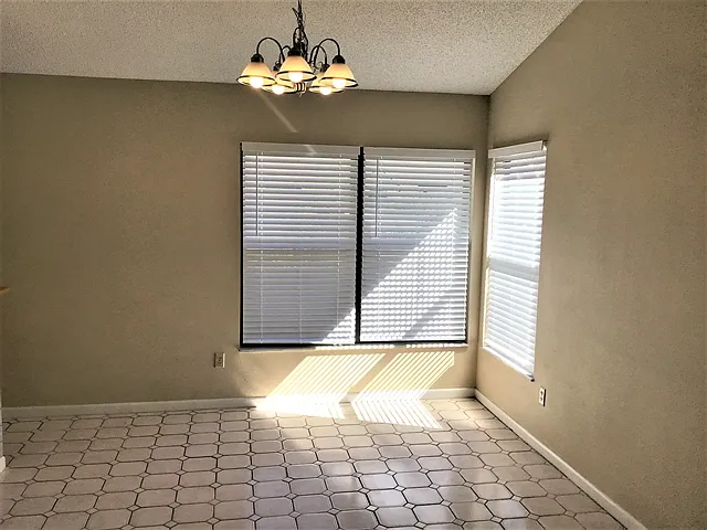 1097 Covington St — Photo 3