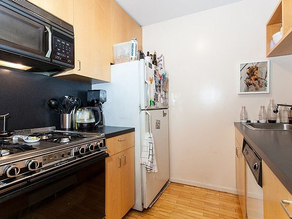 4th image of 250 W 90th St APT 6J