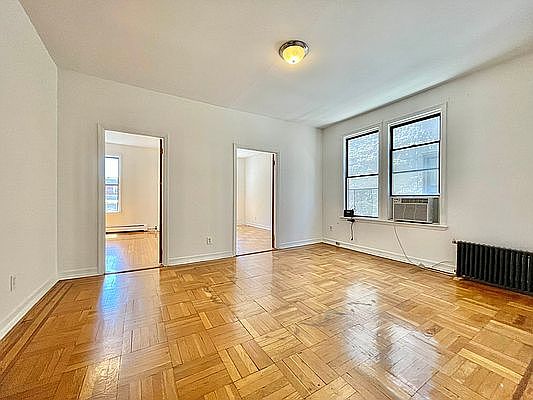 1st image of 2128 31st Ave APT 2R