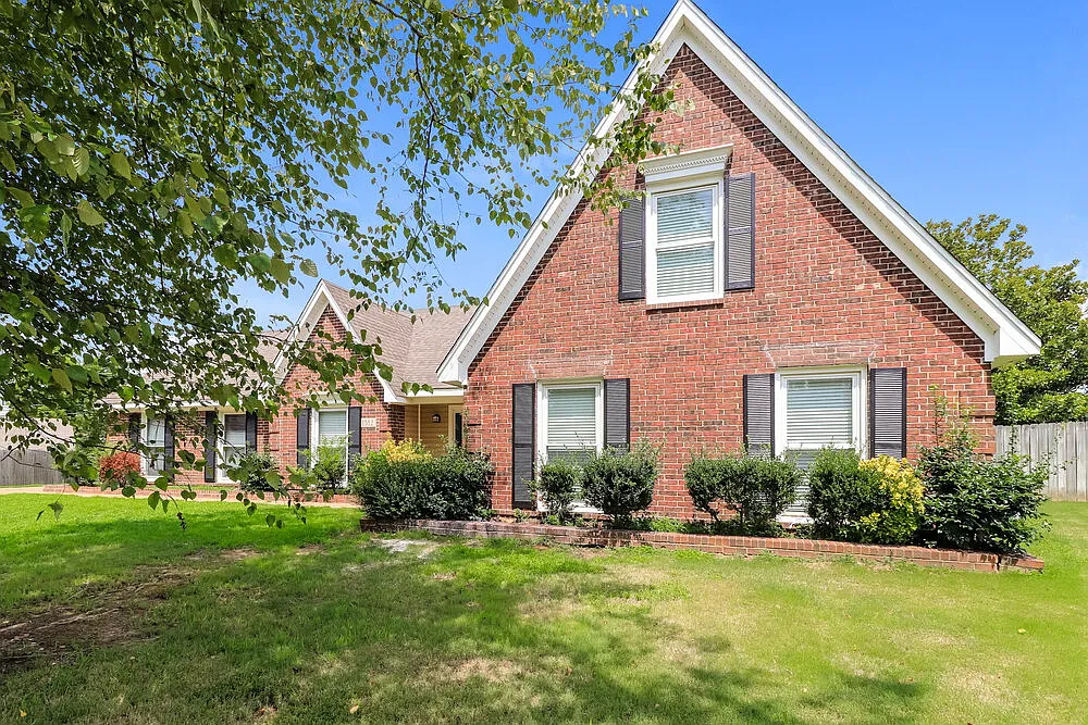 5 bed, 3.0 bath, 2957 sqft, $2,440 — Photo 4