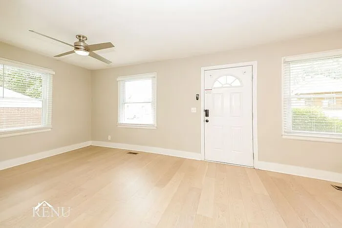 1012 Warren St — Photo 5