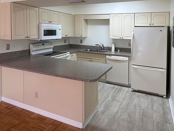 5th image of 214 SE Village Drive