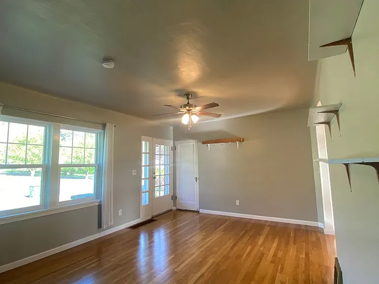 1303 S Garfield St — Photo 3