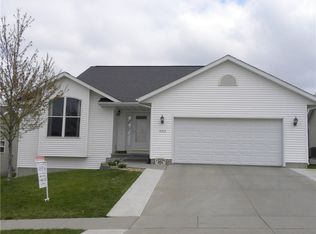 6703 Tennessee Dr SW, Cedar Rapids, IA 52404