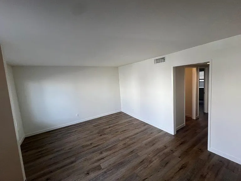7326 Haskell Ave #1 — Photo 5