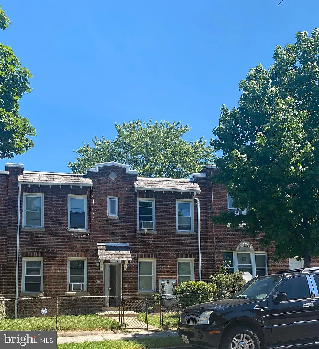 1144 Oates St NE photo 1