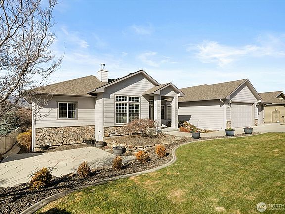 2nd image of 1992 Stoneridge Drive