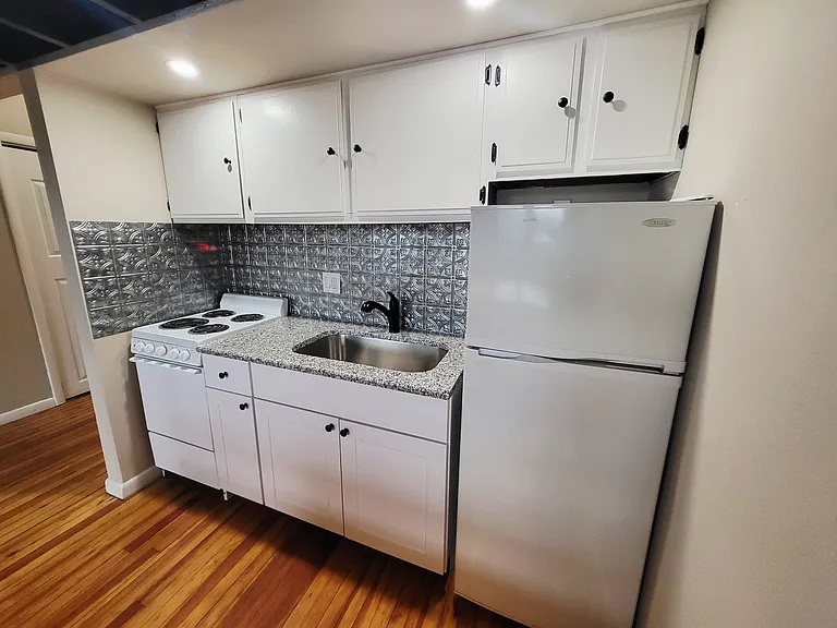425 S Franklin St #32 — Photo 1