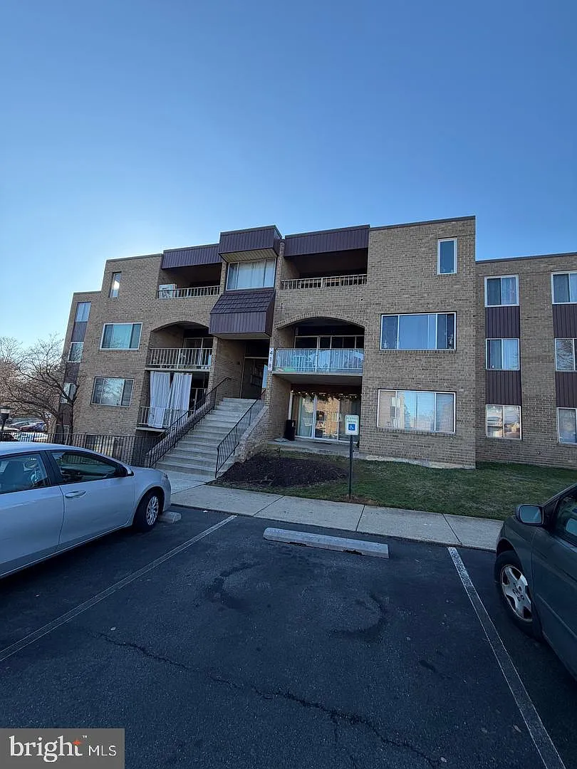 3 bed, 2.0 bath, 1247 sqft, $2,500 — Photo 1