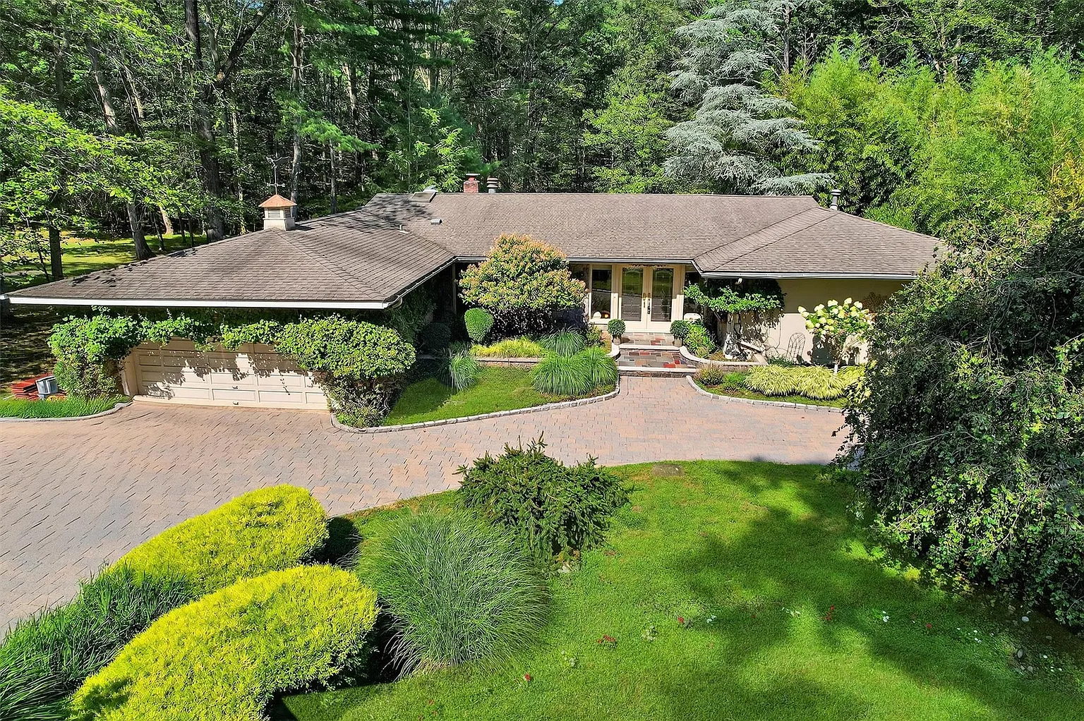 44 Woodhaven Drive photo 1