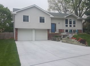 16517 Arbor St, Omaha, NE 68130