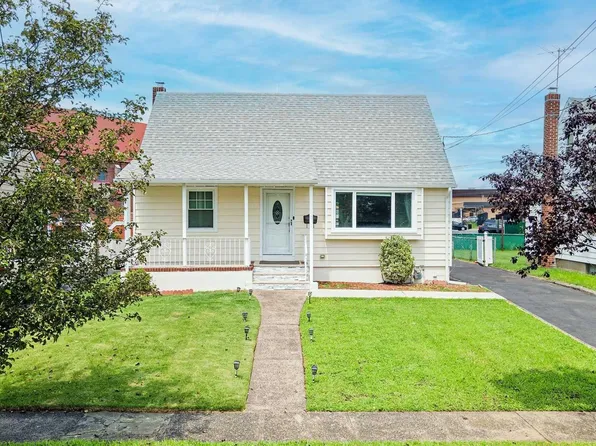 213 Hillman Dr, Elmwood Park, NJ 07407