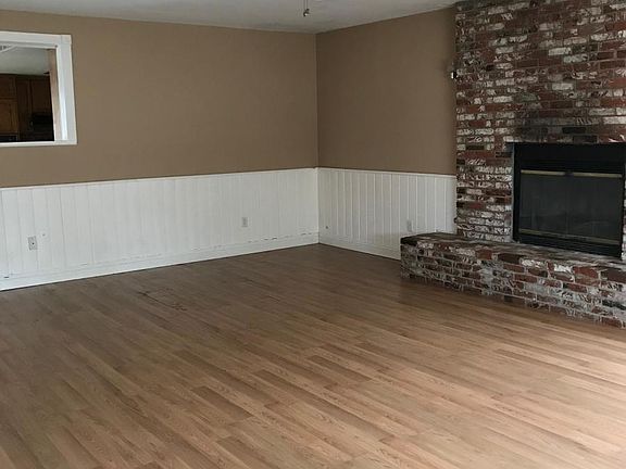 2nd image of 42080 Thornton Ave