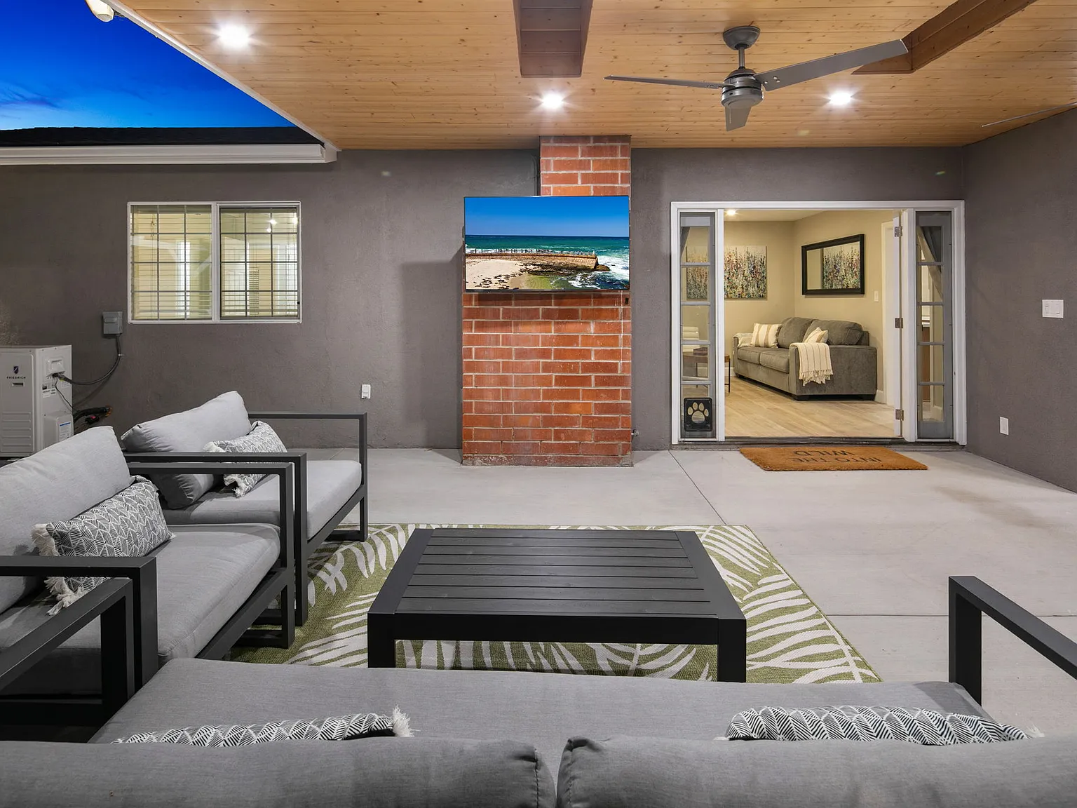1648 El Prado Avenue — Photo 3