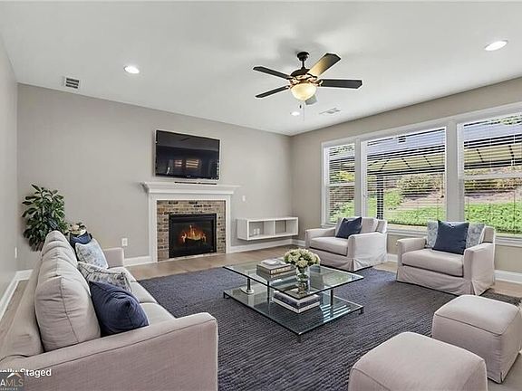 3rd image of 1935 Bromwick Ct