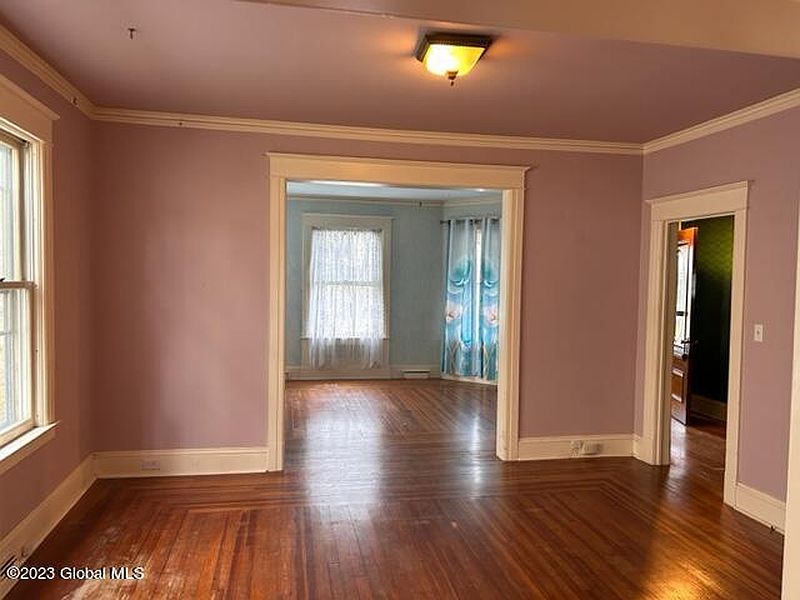 5th image of 1072 Parkwood Boulevard