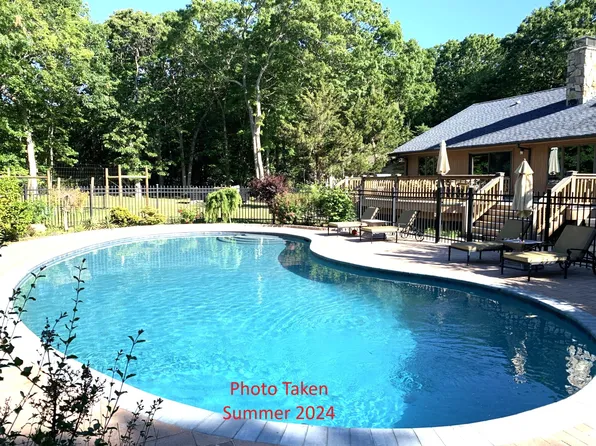 https://photos.zillowstatic.com/fp/a64869182482778133f794e9e0b43aee-p_e.webp