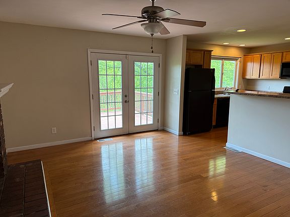 3rd image of 1412 Blackhurst Dr