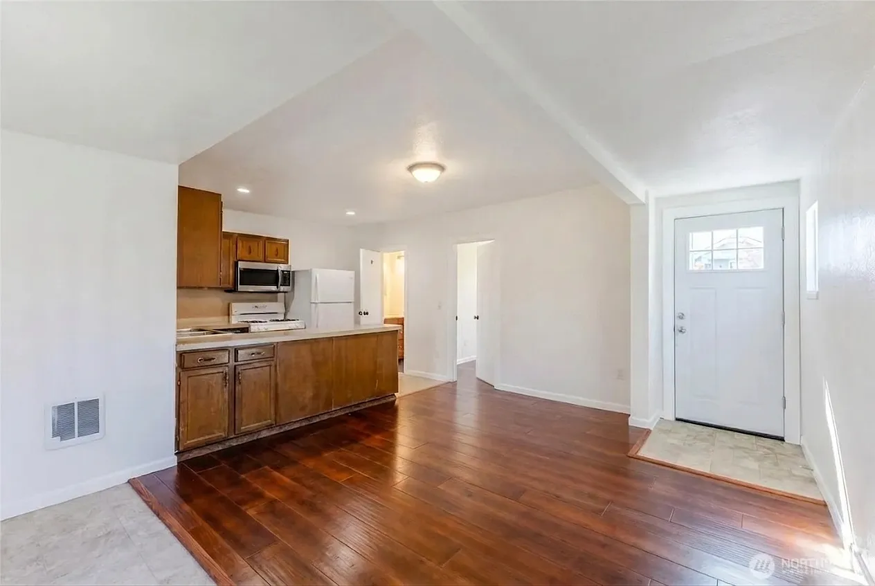 1 bed, 650 sqft, $1,600 — Photo 2
