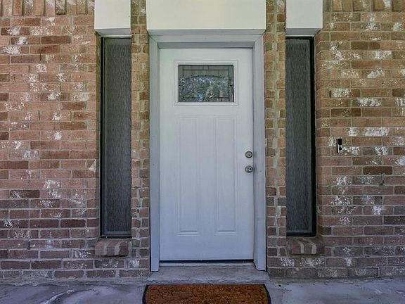 3rd image of 3010 Sam Houston Dr