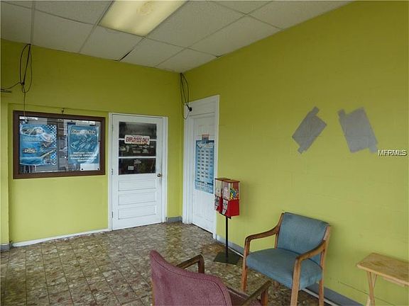 3rd image of 6303 N Orange Blossom Trl