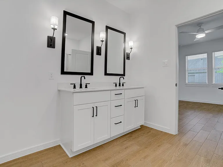 8438 Bay Ridge Cir — Photo 28