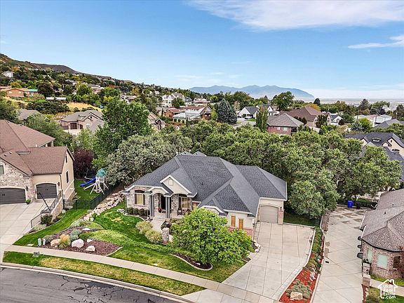3rd image of 2922 Foss Cir