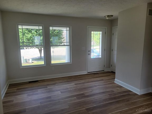 5th image of 23 Belwood Ct